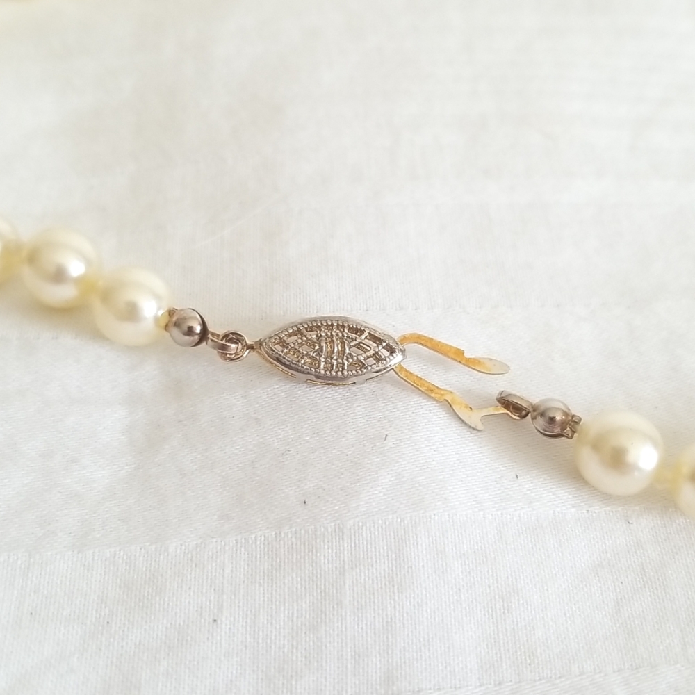Silver Pearl Necklace - Picture 5 of 5